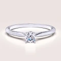 bague-de-fiancailles-solitaire-blink-moissanite-0-3ct-taille-brillant-or-blanc-hariets.jpg