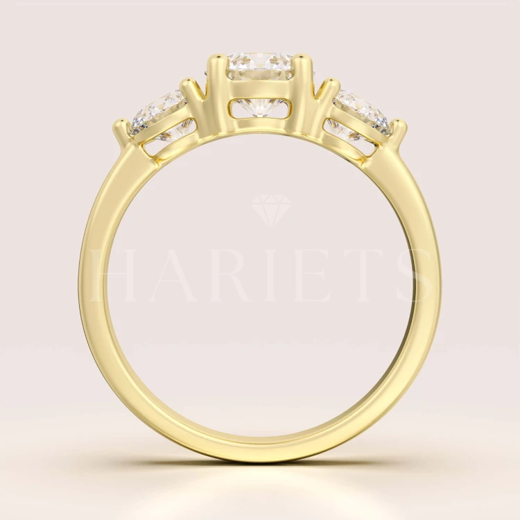 bague-de-fiancailles-trinity-moissanite-2ct-taille-brillant-face-or-jaune-trigem-hariets.jpg