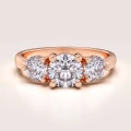 bague-de-fiancailles-trinity-moissanite-2ct-taille-brillant-or-rose-trigem-hariets.jpg