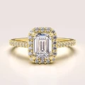 bague-de-fiancailles-halo-stardust-moissanite-1ct-taille-emeraude-or-jaune-hariets.jpg