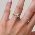 bague-de-fiancailles-starlight-moissanite-1ct-taille-marquise-or-jaune-main-hariets.png