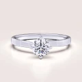 bague-fiancailles-solitaire-bloom-moissanite-0-6ct-taille-brillant-or-blanc-hariets.jpg