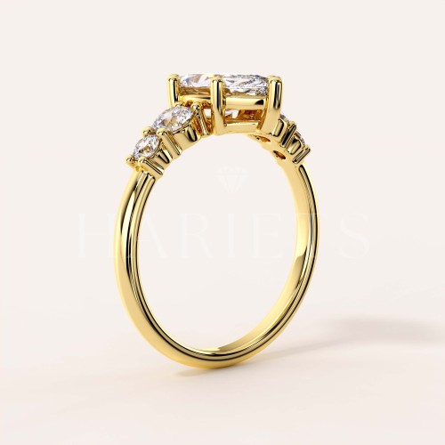 bague-de-fiancailles-trinity-moissanite-2ct-taille-marquise-or-jaune-vue-laterale-olympia-hariets.jpg