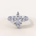 bague-de-fiancailles-trinity-diamant-de-laboratoire-2ct-taille-marquise-or-blanc-olympia-hariets.jpg